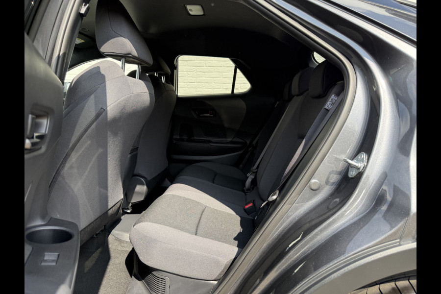 Toyota C-HR 2.0 Plug-in Hybrid 220 Dynamic | ACC | Camera | Navi XL | Keyless | Winter-Pakket | 18 inch Toyota C-HR 2.0 Plug-in Hybrid 220 Dynamic | ACC | Camera | Navi XL | Keyless | Winter-Pakket | 18 inch