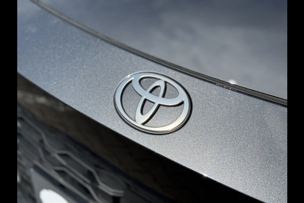 Toyota C-HR 2.0 Plug-in Hybrid 220 Dynamic | ACC | Camera | Navi XL | Keyless | Winter-Pakket | 18 inch Toyota C-HR 2.0 Plug-in Hybrid 220 Dynamic | ACC | Camera | Navi XL | Keyless | Winter-Pakket | 18 inch