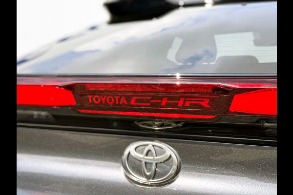 Toyota C-HR 2.0 Plug-in Hybrid 220 Dynamic | ACC | Camera | Navi XL | Keyless | Winter-Pakket | 18 inch Toyota C-HR 2.0 Plug-in Hybrid 220 Dynamic | ACC | Camera | Navi XL | Keyless | Winter-Pakket | 18 inch
