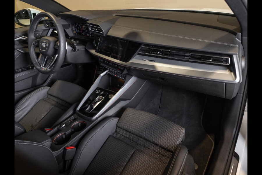 Audi A3 Sportback 35 TFSI S edition / 150pk / Panorama dak / Sonos / Achteruitrij camera /