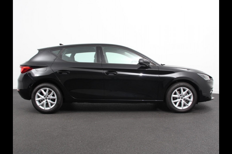 Seat Leon 1.0 eTSI 110pk DSG Style Navigatie Apple Carplay/ Android Auto Camera Parkeersensoren Stoel- en stuurverwarming Cruise Control Virtual Cockpit Climate Control Seat Leon 1.0 eTSI 110pk DSG Style Navigatie Apple Carplay/ Android Auto Camera Parkeersensoren Stoel- en stuurverwarming Cruise Control Virtual Cockpit Climate Control
