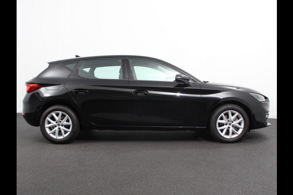Seat Leon 1.0 eTSI 110pk DSG Style Navigatie Apple Carplay/ Android Auto Camera Parkeersensoren Stoel- en stuurverwarming Cruise Control Virtual Cockpit Climate Control Seat Leon 1.0 eTSI 110pk DSG Style Navigatie Apple Carplay/ Android Auto Camera Parkeersensoren Stoel- en stuurverwarming Cruise Control Virtual Cockpit Climate Control