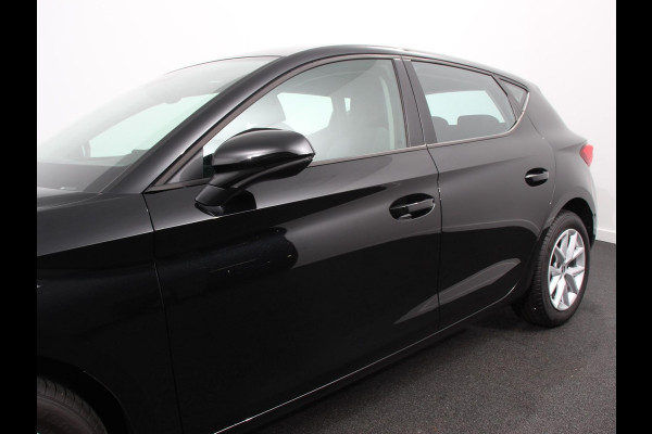 Seat Leon 1.0 eTSI 110pk DSG Style Navigatie Apple Carplay/ Android Auto Camera Parkeersensoren Stoel- en stuurverwarming Cruise Control Virtual Cockpit Climate Control Seat Leon 1.0 eTSI 110pk DSG Style Navigatie Apple Carplay/ Android Auto Camera Parkeersensoren Stoel- en stuurverwarming Cruise Control Virtual Cockpit Climate Control