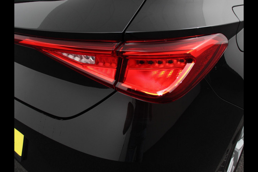 Seat Leon 1.0 eTSI 110pk DSG Style Navigatie Apple Carplay/ Android Auto Camera Parkeersensoren Stoel- en stuurverwarming Cruise Control Virtual Cockpit Climate Control Seat Leon 1.0 eTSI 110pk DSG Style Navigatie Apple Carplay/ Android Auto Camera Parkeersensoren Stoel- en stuurverwarming Cruise Control Virtual Cockpit Climate Control