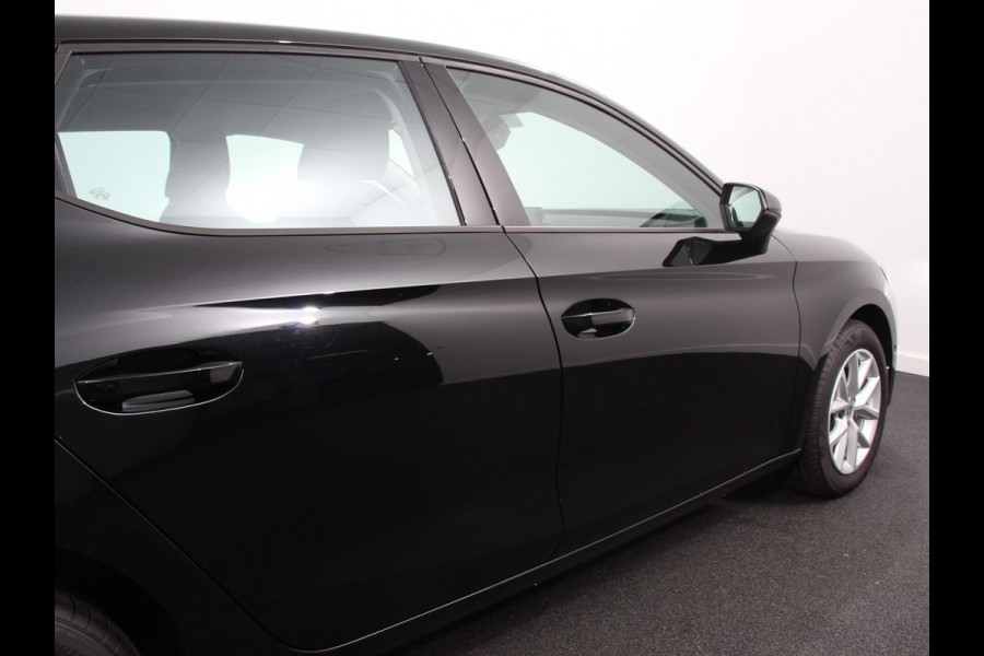 Seat Leon 1.0 eTSI 110pk DSG Style Navigatie Apple Carplay/ Android Auto Camera Parkeersensoren Stoel- en stuurverwarming Cruise Control Virtual Cockpit Climate Control Seat Leon 1.0 eTSI 110pk DSG Style Navigatie Apple Carplay/ Android Auto Camera Parkeersensoren Stoel- en stuurverwarming Cruise Control Virtual Cockpit Climate Control