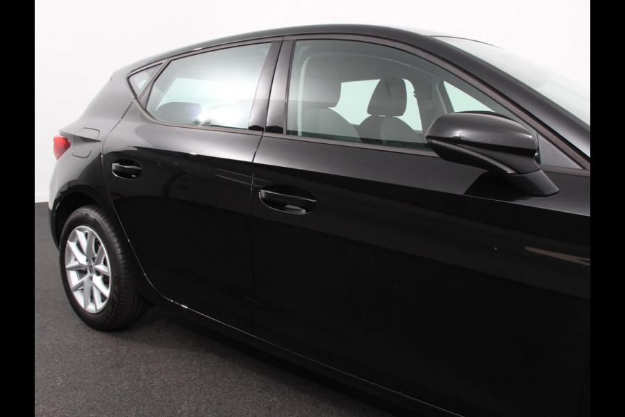 Seat Leon 1.0 eTSI 110pk DSG Style Navigatie Apple Carplay/ Android Auto Camera Parkeersensoren Stoel- en stuurverwarming Cruise Control Virtual Cockpit Climate Control Seat Leon 1.0 eTSI 110pk DSG Style Navigatie Apple Carplay/ Android Auto Camera Parkeersensoren Stoel- en stuurverwarming Cruise Control Virtual Cockpit Climate Control
