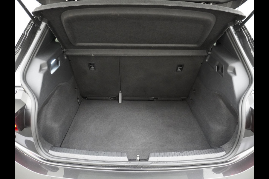 CUPRA Born Adrenaline One 62kWh 3 Fase 204PK SOH 92% Sport Stoelen+Verwarmd Apple Carplay Android Adap.Cruise Navi Camera 19" Pdc-a+v LED ParkAssist Ecc Keyless Advanced Front assist Sport-Onderstel Onlineservices Privacy Glas E-sound luidspr v e-call Led AEB Bots-Waarsch. ASR ESP Uitwijk-Assistent Verkeersbord-Detectie Origineel Nederlandse Auto thuis tot 11kwh laden! CUPRA Born Adrenaline One 62kWh 3 Fase 204PK SOH 92% Sport Stoelen+Verwarmd Apple Carplay Android Adap.Cruise Navi Camera 19" Pdc-a+v LED ParkAssist Ecc Keyless Advanced Front assist Sport-Onderstel Onlineservices Privacy Glas E-sound luidspr v e-call Led AEB Bots-Waarsch. ASR ESP Uitwijk-Assistent Verkeersbord-Detectie Origineel Nederlandse Auto thuis tot 11kwh laden!