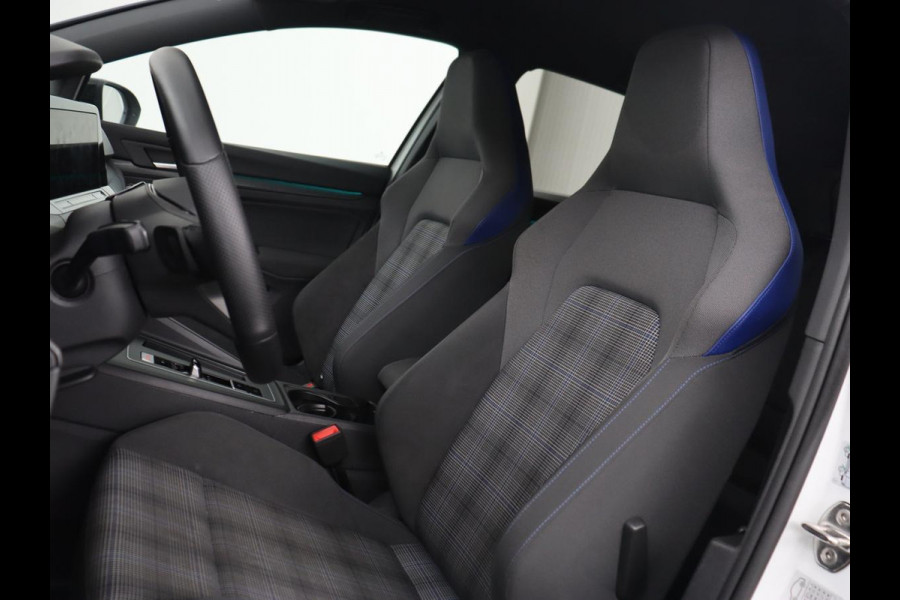 Volkswagen Golf 1.4 eHybrid GTE | Camera | Adaptive cruise | Carplay | Navigatie | Sportstoelen | Full LED | Sfeerverlichting | PHEV