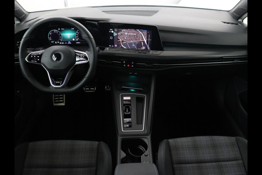 Volkswagen Golf 1.4 eHybrid GTE | Camera | Adaptive cruise | Carplay | Navigatie | Sportstoelen | Full LED | Sfeerverlichting | PHEV