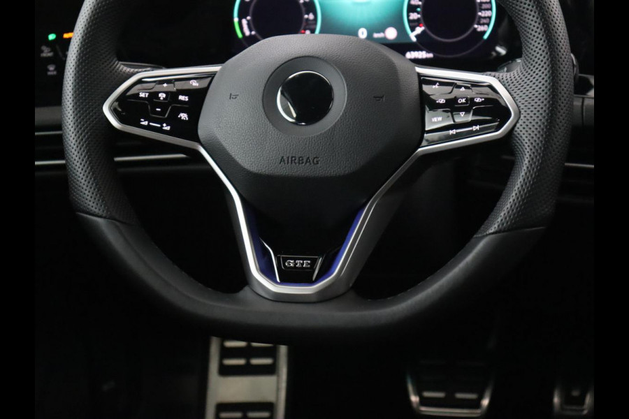 Volkswagen Golf 1.4 eHybrid GTE | Camera | Adaptive cruise | Carplay | Navigatie | Sportstoelen | Full LED | Sfeerverlichting | PHEV