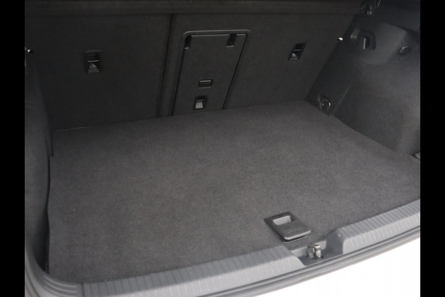 Volkswagen Golf 1.4 eHybrid GTE | Camera | Adaptive cruise | Carplay | Navigatie | Sportstoelen | Full LED | Sfeerverlichting | PHEV