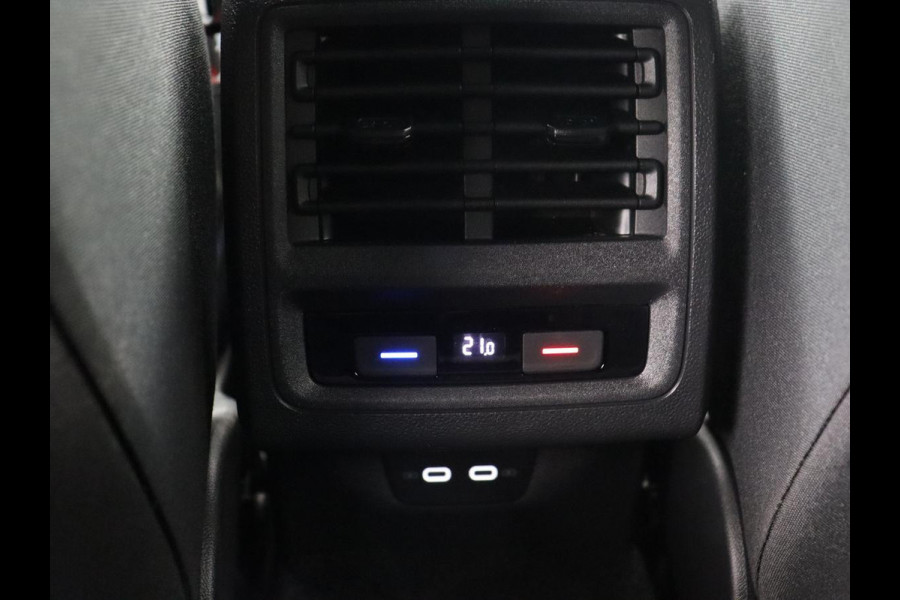 Volkswagen Golf 1.4 eHybrid GTE | Camera | Adaptive cruise | Carplay | Navigatie | Sportstoelen | Full LED | Sfeerverlichting | PHEV