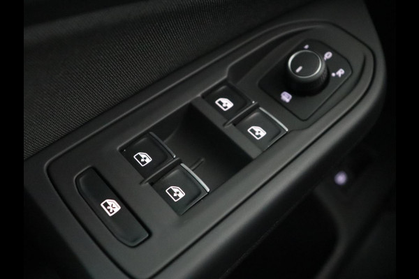 Volkswagen Golf 1.4 eHybrid GTE | Camera | Adaptive cruise | Carplay | Navigatie | Sportstoelen | Full LED | Sfeerverlichting | PHEV