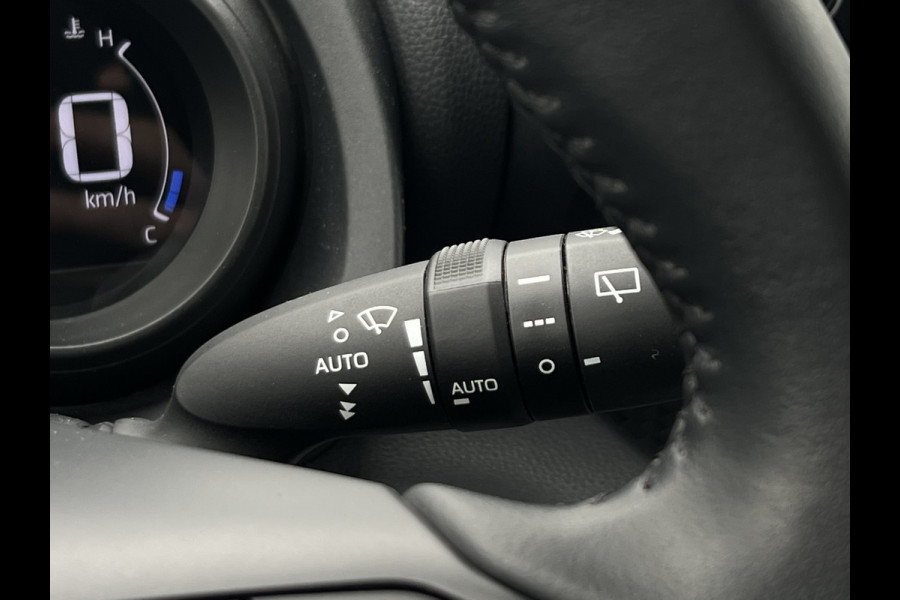 Toyota Yaris 1.5 Hybrid Dynamic | Trekhaak | LED | ACC | Stoelverwarming | Camera Toyota Yaris 1.5 Hybrid Dynamic | Trekhaak | LED | ACC | Stoelverwarming | Camera