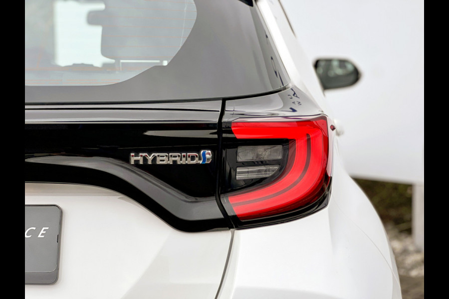 Toyota Yaris 1.5 Hybrid Dynamic | Trekhaak | LED | ACC | Stoelverwarming | Camera Toyota Yaris 1.5 Hybrid Dynamic | Trekhaak | LED | ACC | Stoelverwarming | Camera