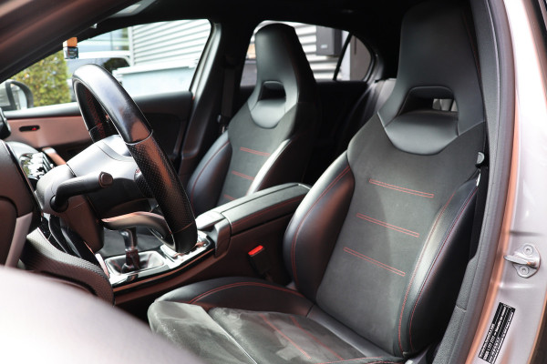 Mercedes-Benz A-Klasse A 180 d AMG pakket | Panorama dak | Burmester | Widescreen | Apple Carplay | Sfeerverlichting | Stoelverwarming | Alcantara | 360 PDC | Volledig onderhouden | Nieuwe Distributieriem Mercedes-Benz A-Klasse A 180 d AMG pakket | Panorama dak | Burmester | Widescreen | Apple Carplay | Sfeerverlichting | Stoelverwarming | Alcantara | 360 PDC | Volledig onderhouden | Nieuwe Distributieriem