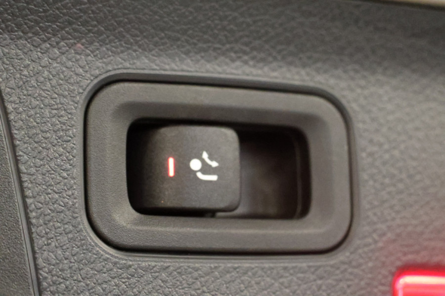 Mercedes-Benz A-Klasse A 180 d AMG pakket | Panorama dak | Burmester | Widescreen | Apple Carplay | Sfeerverlichting | Stoelverwarming | Alcantara | 360 PDC | Volledig onderhouden | Nieuwe Distributieriem Mercedes-Benz A-Klasse A 180 d AMG pakket | Panorama dak | Burmester | Widescreen | Apple Carplay | Sfeerverlichting | Stoelverwarming | Alcantara | 360 PDC | Volledig onderhouden | Nieuwe Distributieriem