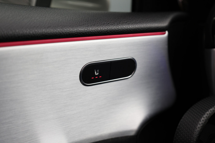 Mercedes-Benz A-Klasse A 180 d AMG pakket | Panorama dak | Burmester | Widescreen | Apple Carplay | Sfeerverlichting | Stoelverwarming | Alcantara | 360 PDC | Volledig onderhouden | Nieuwe Distributieriem Mercedes-Benz A-Klasse A 180 d AMG pakket | Panorama dak | Burmester | Widescreen | Apple Carplay | Sfeerverlichting | Stoelverwarming | Alcantara | 360 PDC | Volledig onderhouden | Nieuwe Distributieriem