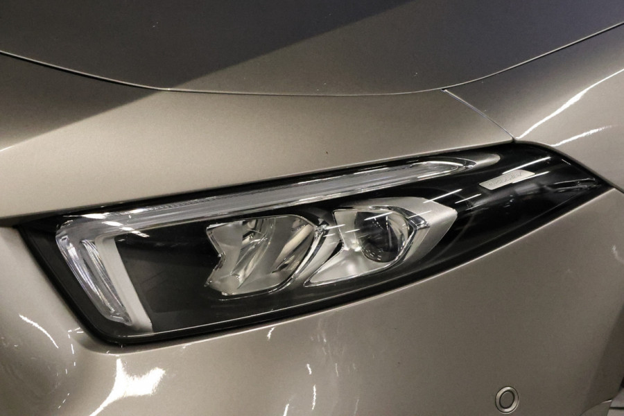 Mercedes-Benz A-Klasse A 180 d AMG pakket | Panorama dak | Burmester | Widescreen | Apple Carplay | Sfeerverlichting | Stoelverwarming | Alcantara | 360 PDC | Volledig onderhouden | Nieuwe Distributieriem Mercedes-Benz A-Klasse A 180 d AMG pakket | Panorama dak | Burmester | Widescreen | Apple Carplay | Sfeerverlichting | Stoelverwarming | Alcantara | 360 PDC | Volledig onderhouden | Nieuwe Distributieriem