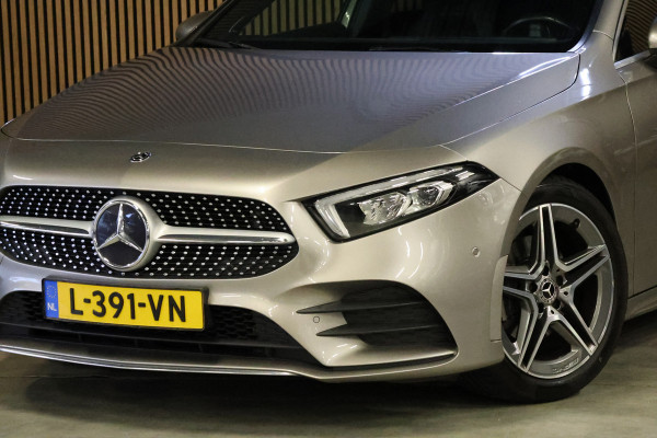 Mercedes-Benz A-Klasse A 180 d AMG pakket | Panorama dak | Burmester | Widescreen | Apple Carplay | Sfeerverlichting | Stoelverwarming | Alcantara | 360 PDC | Volledig onderhouden | Nieuwe Distributieriem Mercedes-Benz A-Klasse A 180 d AMG pakket | Panorama dak | Burmester | Widescreen | Apple Carplay | Sfeerverlichting | Stoelverwarming | Alcantara | 360 PDC | Volledig onderhouden | Nieuwe Distributieriem