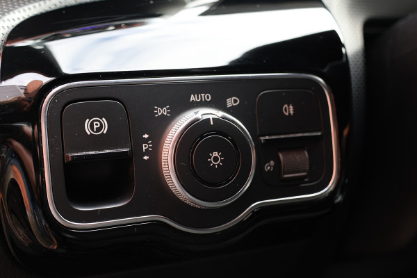 Mercedes-Benz A-Klasse A 180 d AMG pakket | Panorama dak | Burmester | Widescreen | Apple Carplay | Sfeerverlichting | Stoelverwarming | Alcantara | 360 PDC | Volledig onderhouden | Nieuwe Distributieriem Mercedes-Benz A-Klasse A 180 d AMG pakket | Panorama dak | Burmester | Widescreen | Apple Carplay | Sfeerverlichting | Stoelverwarming | Alcantara | 360 PDC | Volledig onderhouden | Nieuwe Distributieriem