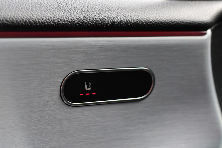 Mercedes-Benz A-Klasse A 180 d AMG pakket | Panorama dak | Burmester | Widescreen | Apple Carplay | Sfeerverlichting | Stoelverwarming | Alcantara | 360 PDC | Volledig onderhouden | Nieuwe Distributieriem Mercedes-Benz A-Klasse A 180 d AMG pakket | Panorama dak | Burmester | Widescreen | Apple Carplay | Sfeerverlichting | Stoelverwarming | Alcantara | 360 PDC | Volledig onderhouden | Nieuwe Distributieriem