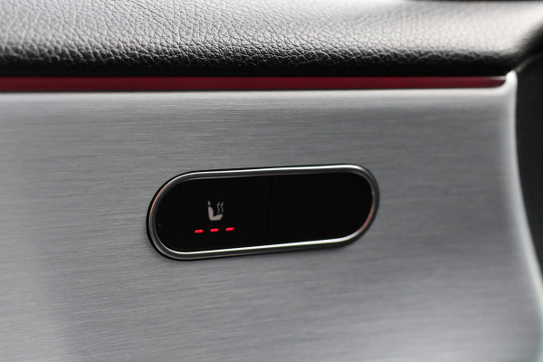 Mercedes-Benz A-Klasse A 180 d AMG pakket | Panorama dak | Burmester | Widescreen | Apple Carplay | Sfeerverlichting | Stoelverwarming | Alcantara | 360 PDC | Volledig onderhouden | Nieuwe Distributieriem Mercedes-Benz A-Klasse A 180 d AMG pakket | Panorama dak | Burmester | Widescreen | Apple Carplay | Sfeerverlichting | Stoelverwarming | Alcantara | 360 PDC | Volledig onderhouden | Nieuwe Distributieriem