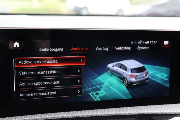 Mercedes-Benz A-Klasse A 180 d AMG pakket | Panorama dak | Burmester | Widescreen | Apple Carplay | Sfeerverlichting | Stoelverwarming | Alcantara | 360 PDC | Volledig onderhouden | Nieuwe Distributieriem Mercedes-Benz A-Klasse A 180 d AMG pakket | Panorama dak | Burmester | Widescreen | Apple Carplay | Sfeerverlichting | Stoelverwarming | Alcantara | 360 PDC | Volledig onderhouden | Nieuwe Distributieriem