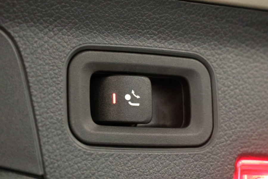 Mercedes-Benz A-Klasse A 180 d AMG pakket | Panorama dak | Burmester | Widescreen | Apple Carplay | Sfeerverlichting | Stoelverwarming | Alcantara | 360 PDC | Volledig onderhouden | Nieuwe Distributieriem Mercedes-Benz A-Klasse A 180 d AMG pakket | Panorama dak | Burmester | Widescreen | Apple Carplay | Sfeerverlichting | Stoelverwarming | Alcantara | 360 PDC | Volledig onderhouden | Nieuwe Distributieriem