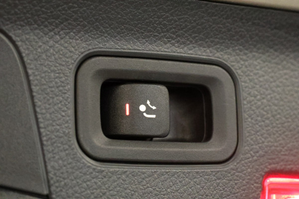 Mercedes-Benz A-Klasse A 180 d AMG pakket | Panorama dak | Burmester | Widescreen | Apple Carplay | Sfeerverlichting | Stoelverwarming | Alcantara | 360 PDC | Volledig onderhouden | Nieuwe Distributieriem Mercedes-Benz A-Klasse A 180 d AMG pakket | Panorama dak | Burmester | Widescreen | Apple Carplay | Sfeerverlichting | Stoelverwarming | Alcantara | 360 PDC | Volledig onderhouden | Nieuwe Distributieriem