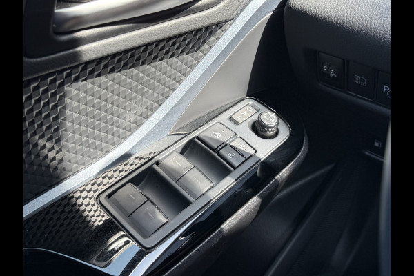 Toyota C-HR 2.0 Hybrid Dynamic | CarPlay | Camera | ACC | Dodehoek | Keyless | 18 inch Toyota C-HR 2.0 Hybrid Dynamic | CarPlay | Camera | ACC | Dodehoek | Keyless | 18 inch