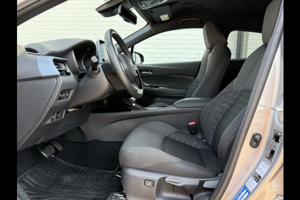 Toyota C-HR 2.0 Hybrid Dynamic | CarPlay | Camera | ACC | Dodehoek | Keyless | 18 inch Toyota C-HR 2.0 Hybrid Dynamic | CarPlay | Camera | ACC | Dodehoek | Keyless | 18 inch