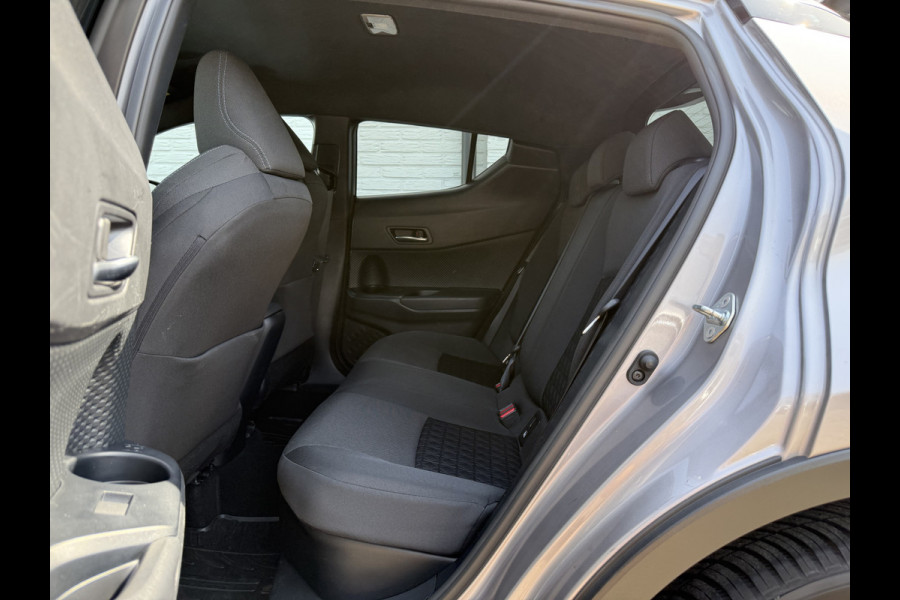 Toyota C-HR 2.0 Hybrid Dynamic | CarPlay | Camera | ACC | Dodehoek | Keyless | 18 inch Toyota C-HR 2.0 Hybrid Dynamic | CarPlay | Camera | ACC | Dodehoek | Keyless | 18 inch