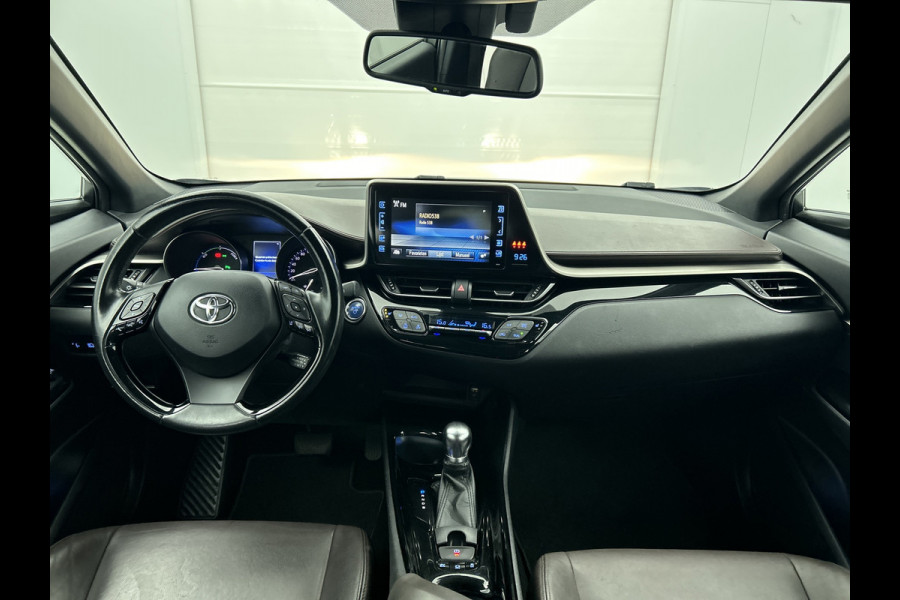 Toyota C-HR 1.8 Hybrid Executive(NL-auto, Goed OndH, Navi, Camera, StoelV, PDC V+A, Parkeerhulp, Cruise Con, Clima Con, Etc)