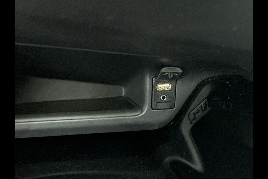 Toyota C-HR 1.8 Hybrid Executive(NL-auto, Goed OndH, Navi, Camera, StoelV, PDC V+A, Parkeerhulp, Cruise Con, Clima Con, Etc)