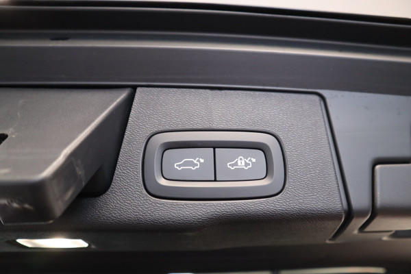 Volvo XC60 2.0 T8 Plug-in hybrid AWD Ultra Black Edition H&K Long Range Luchtvering Volvo XC60 2.0 T8 Plug-in hybrid AWD Ultra Black Edition H&K Long Range Luchtvering