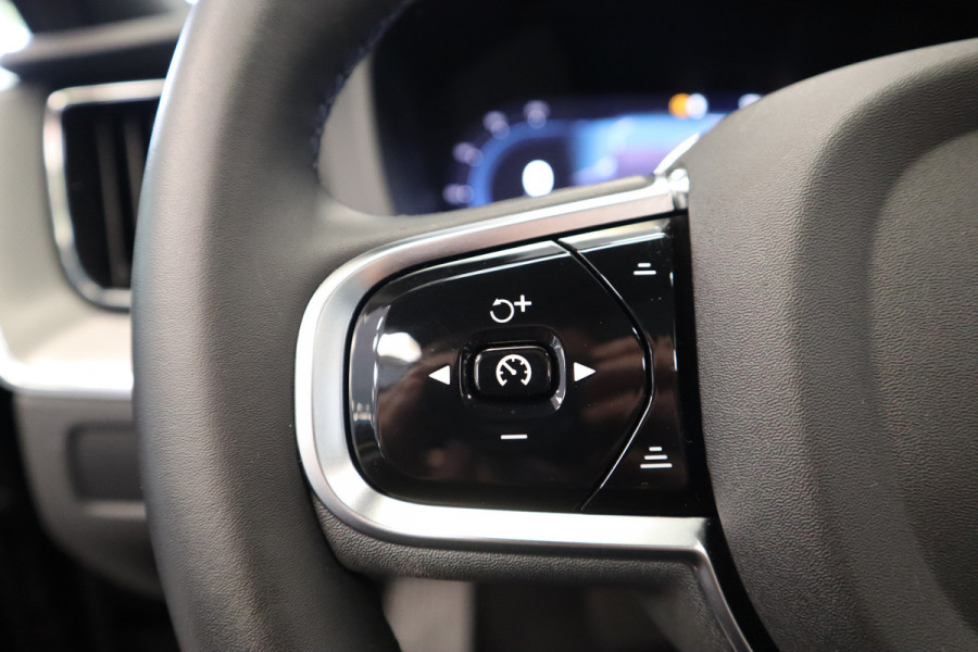 Volvo XC60 2.0 T8 Plug-in hybrid AWD Ultra Black Edition H&K Long Range Luchtvering Volvo XC60 2.0 T8 Plug-in hybrid AWD Ultra Black Edition H&K Long Range Luchtvering