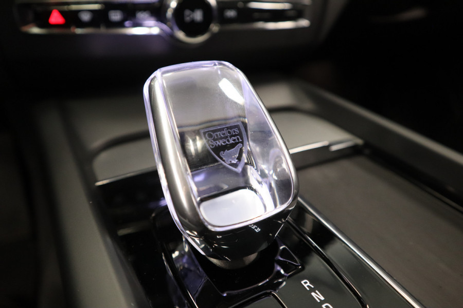 Volvo XC60 2.0 T8 Plug-in hybrid AWD Ultra Black Edition H&K Long Range Luchtvering Volvo XC60 2.0 T8 Plug-in hybrid AWD Ultra Black Edition H&K Long Range Luchtvering