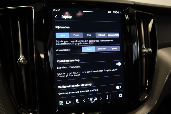 Volvo XC60 2.0 T8 Plug-in hybrid AWD Ultra Black Edition H&K Long Range Luchtvering Volvo XC60 2.0 T8 Plug-in hybrid AWD Ultra Black Edition H&K Long Range Luchtvering