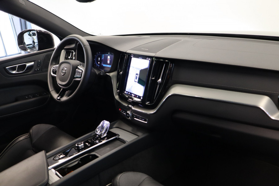 Volvo XC60 2.0 T8 Plug-in hybrid AWD Ultra Black Edition H&K Long Range Luchtvering Volvo XC60 2.0 T8 Plug-in hybrid AWD Ultra Black Edition H&K Long Range Luchtvering