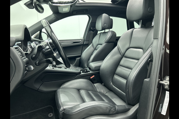 Porsche Macan 2.0 (NL-auto, Panorama, Luchtvering, 18-delige stoelen, Camera, Bose, StoelV, Lane Assist, Etc) Porsche Macan 2.0 (NL-auto, Panorama, Luchtvering, 18-delige stoelen, Camera, Bose, StoelV, Lane Assist, Etc)