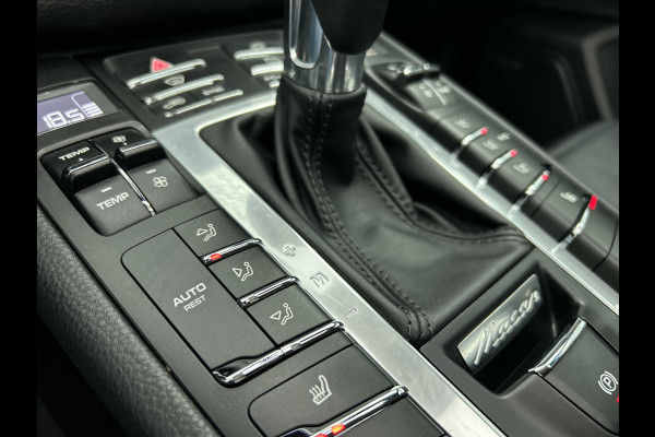 Porsche Macan 2.0 (NL-auto, Panorama, Luchtvering, 18-delige stoelen, Camera, Bose, StoelV, Lane Assist, Etc) Porsche Macan 2.0 (NL-auto, Panorama, Luchtvering, 18-delige stoelen, Camera, Bose, StoelV, Lane Assist, Etc)