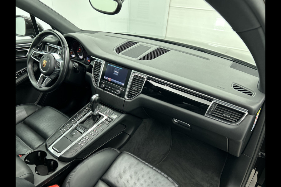 Porsche Macan 2.0 (NL-auto, Panorama, Luchtvering, 18-delige stoelen, Camera, Bose, StoelV, Lane Assist, Etc) Porsche Macan 2.0 (NL-auto, Panorama, Luchtvering, 18-delige stoelen, Camera, Bose, StoelV, Lane Assist, Etc)