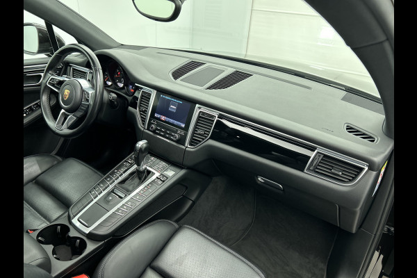 Porsche Macan 2.0 (NL-auto, Panorama, Luchtvering, 18-delige stoelen, Camera, Bose, StoelV, Lane Assist, Etc) Porsche Macan 2.0 (NL-auto, Panorama, Luchtvering, 18-delige stoelen, Camera, Bose, StoelV, Lane Assist, Etc)