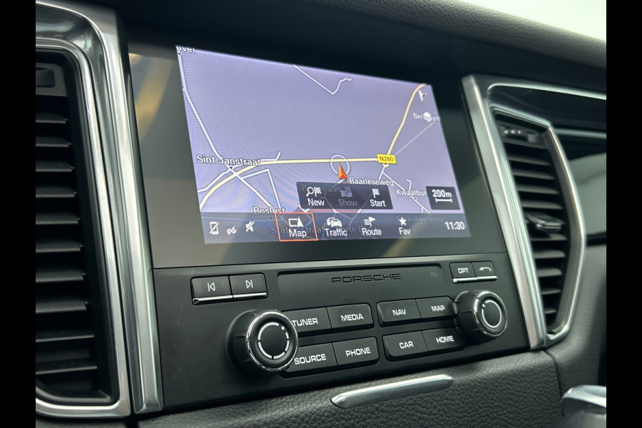 Porsche Macan 2.0 (NL-auto, Panorama, Luchtvering, 18-delige stoelen, Camera, Bose, StoelV, Lane Assist, Etc) Porsche Macan 2.0 (NL-auto, Panorama, Luchtvering, 18-delige stoelen, Camera, Bose, StoelV, Lane Assist, Etc)