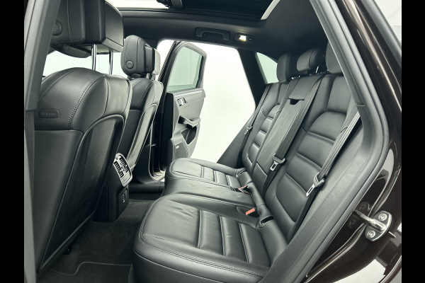 Porsche Macan 2.0 (NL-auto, Panorama, Luchtvering, 18-delige stoelen, Camera, Bose, StoelV, Lane Assist, Etc) Porsche Macan 2.0 (NL-auto, Panorama, Luchtvering, 18-delige stoelen, Camera, Bose, StoelV, Lane Assist, Etc)