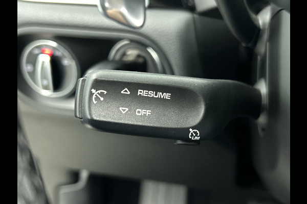 Porsche Macan 2.0 (NL-auto, Panorama, Luchtvering, 18-delige stoelen, Camera, Bose, StoelV, Lane Assist, Etc) Porsche Macan 2.0 (NL-auto, Panorama, Luchtvering, 18-delige stoelen, Camera, Bose, StoelV, Lane Assist, Etc)