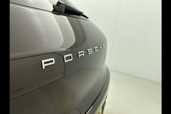 Porsche Macan 2.0 (NL-auto, Panorama, Luchtvering, 18-delige stoelen, Camera, Bose, StoelV, Lane Assist, Etc) Porsche Macan 2.0 (NL-auto, Panorama, Luchtvering, 18-delige stoelen, Camera, Bose, StoelV, Lane Assist, Etc)