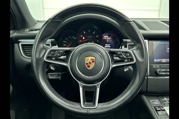 Porsche Macan 2.0 (NL-auto, Panorama, Luchtvering, 18-delige stoelen, Camera, Bose, StoelV, Lane Assist, Etc) Porsche Macan 2.0 (NL-auto, Panorama, Luchtvering, 18-delige stoelen, Camera, Bose, StoelV, Lane Assist, Etc)