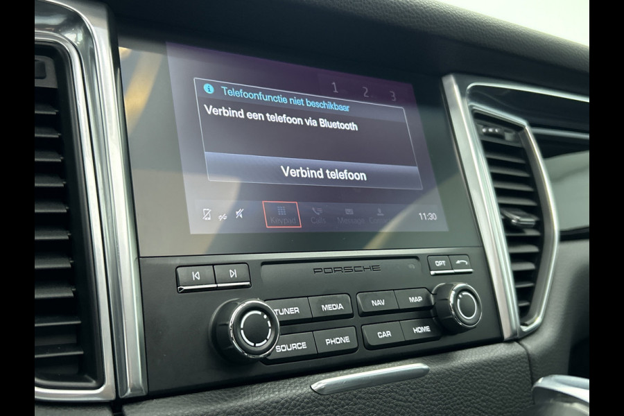 Porsche Macan 2.0 (NL-auto, Panorama, Luchtvering, 18-delige stoelen, Camera, Bose, StoelV, Lane Assist, Etc) Porsche Macan 2.0 (NL-auto, Panorama, Luchtvering, 18-delige stoelen, Camera, Bose, StoelV, Lane Assist, Etc)